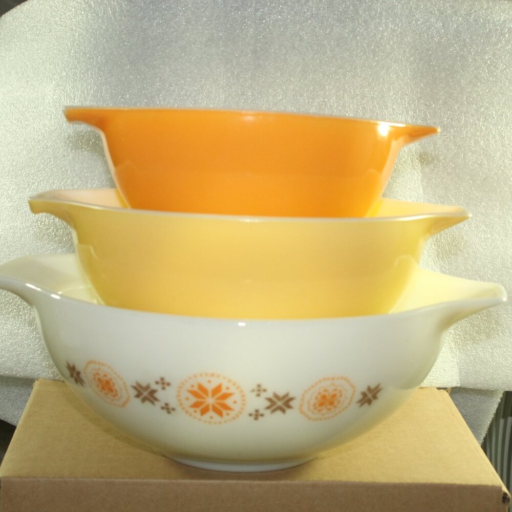 Set of 3 Vtg 1960's Pyrex Town & Country Cinderella Mixing Bowls 444, 443, 442